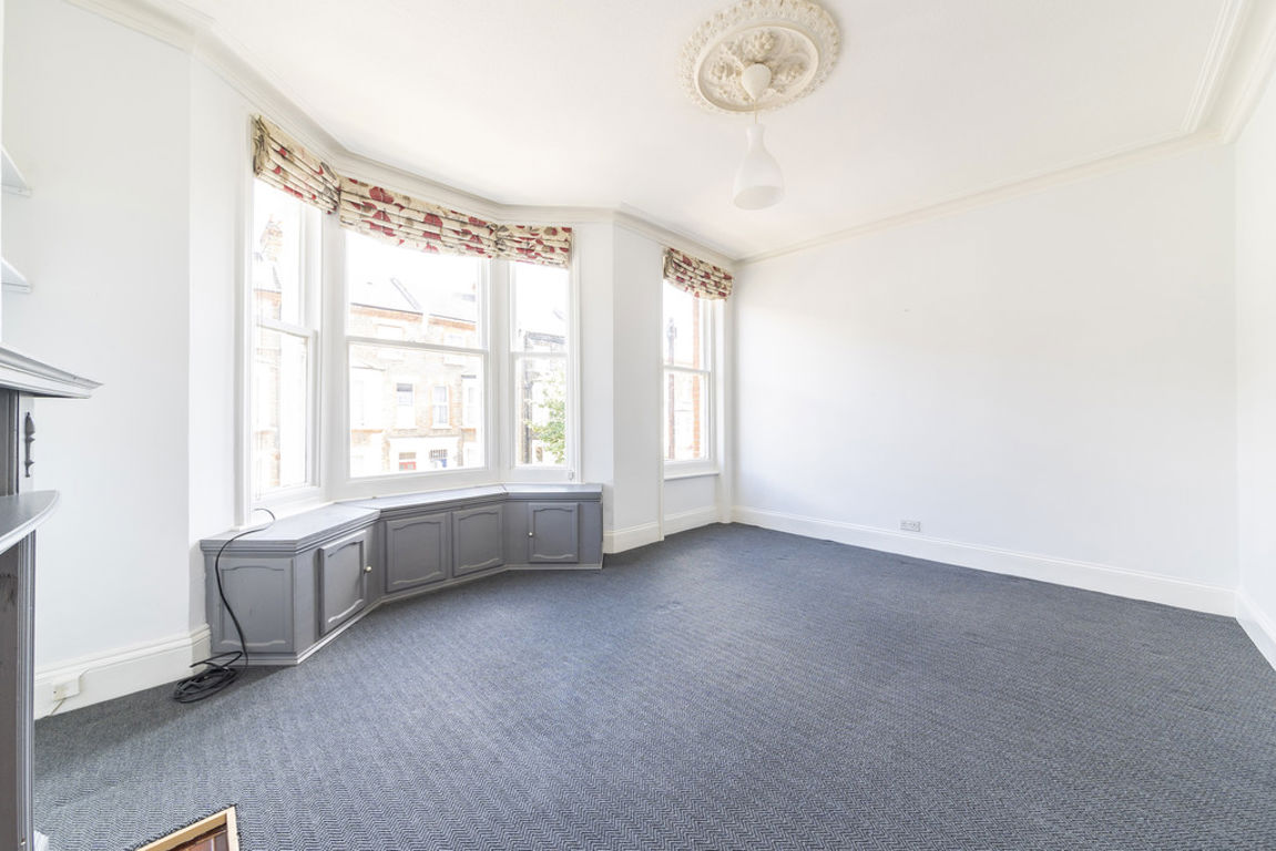 1 bed property in Portnall Road, London