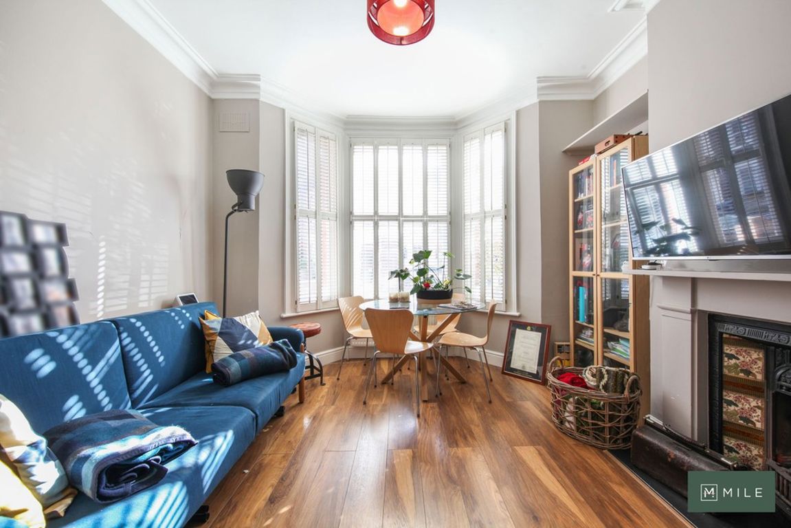 2 bed property in Ashburnham Road, London