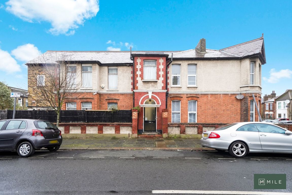 2 bed property in Holland Road, London
