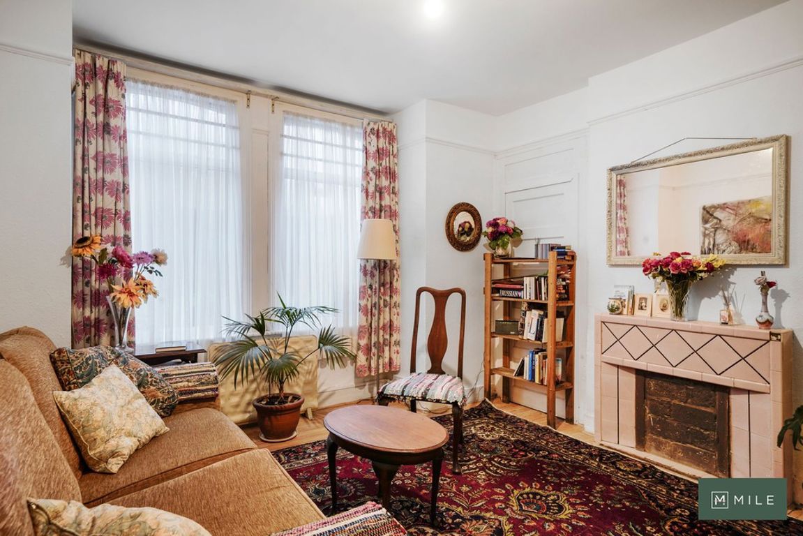 2 bed property in Holland Road, London