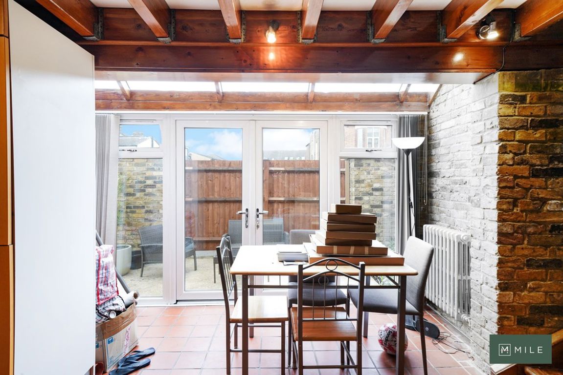 1 bed property in Wrottesley Road, London