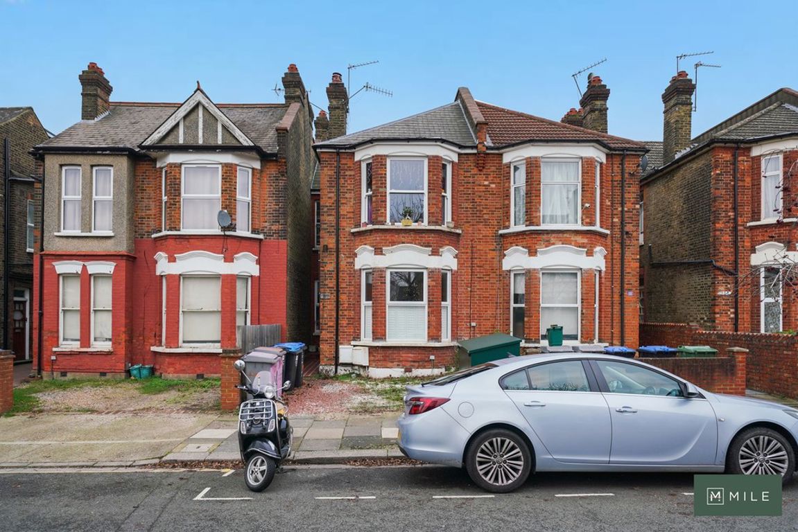 2 bed property in Holland Road, London