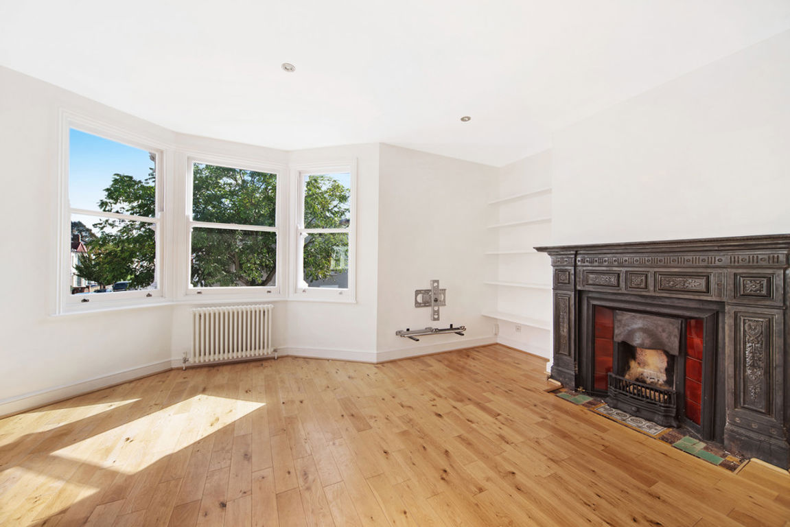2 bed property in Hartland Road, London