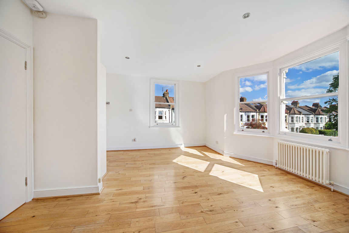 2 bed property in Hartland Road, London
