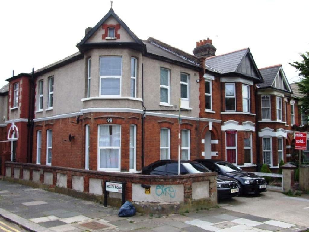 1 bed property in Holland Road, London