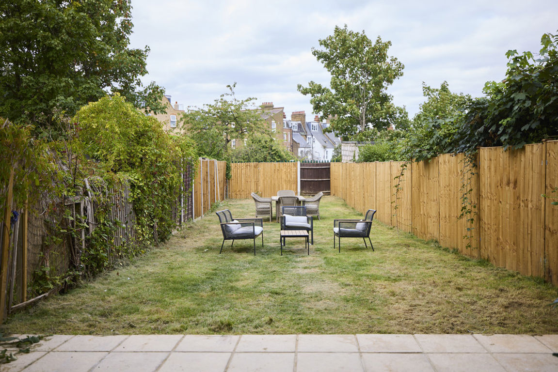3 bed property in Brondesbury Park, London