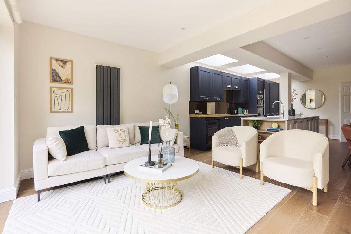 3 bed property in Brondesbury Park, London