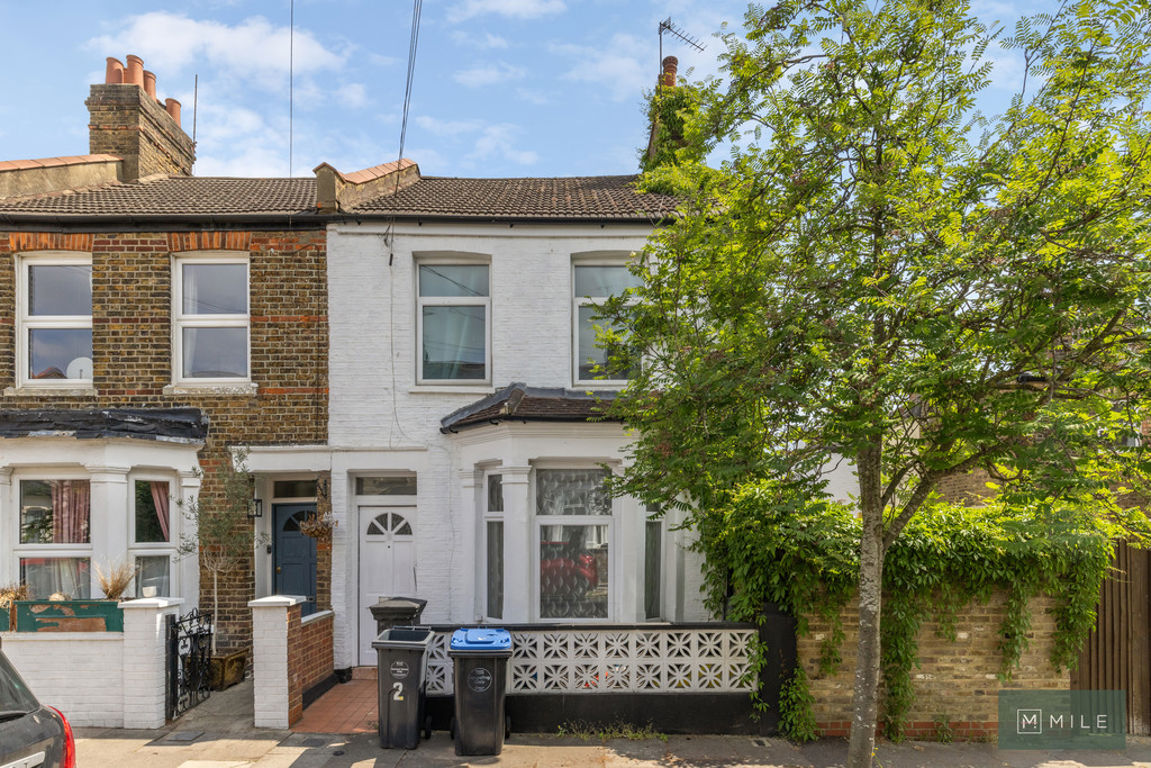 3 bed property in Earlsmead Road, London