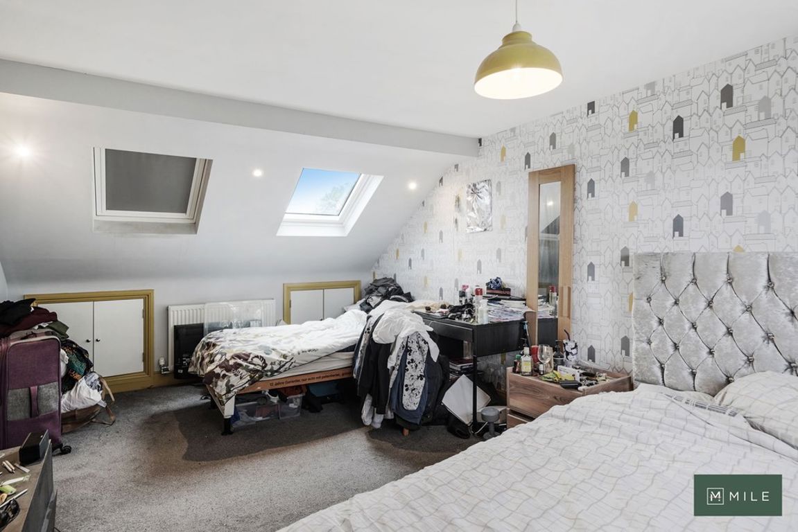 3 bed property in Casselden Road, London