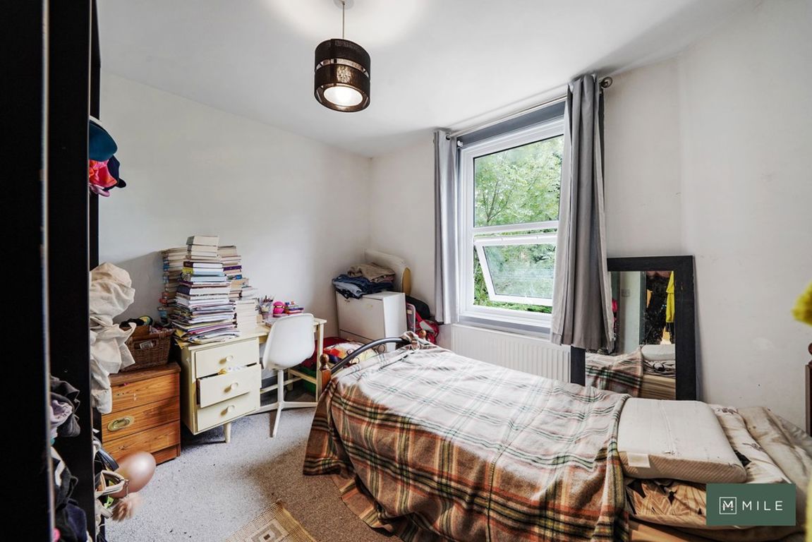 3 bed property in Casselden Road, London