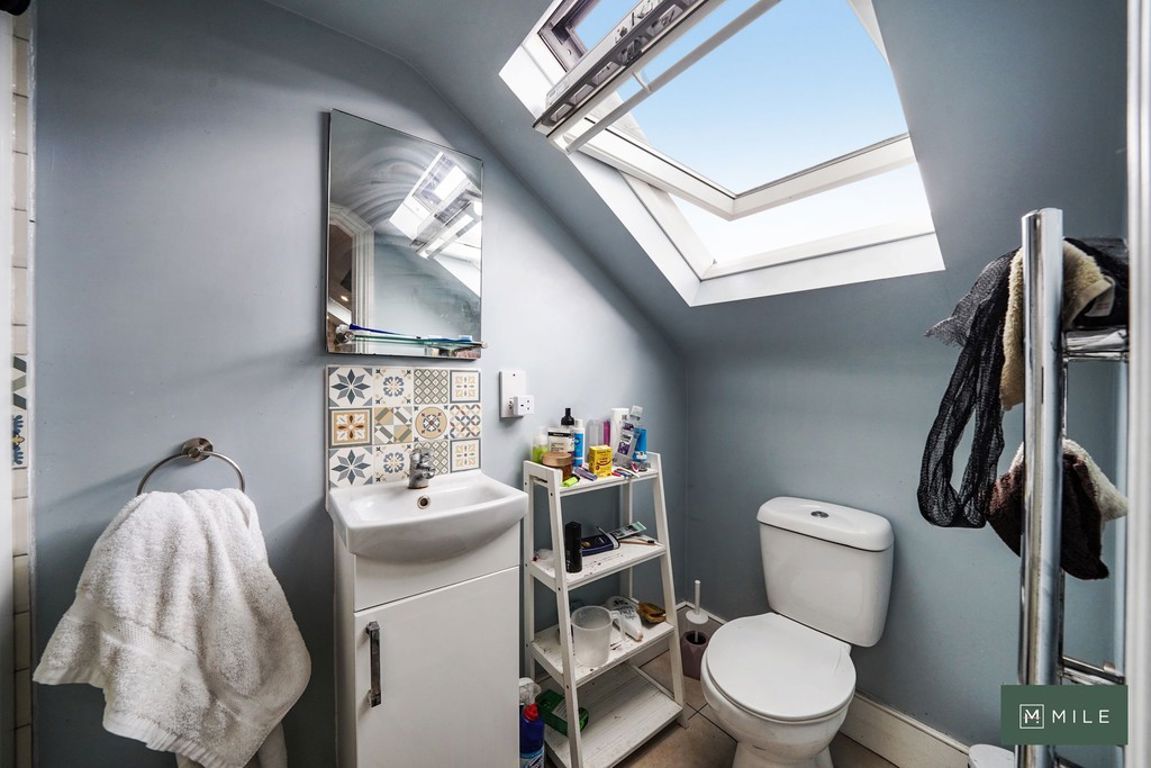 3 bed property in Casselden Road, London