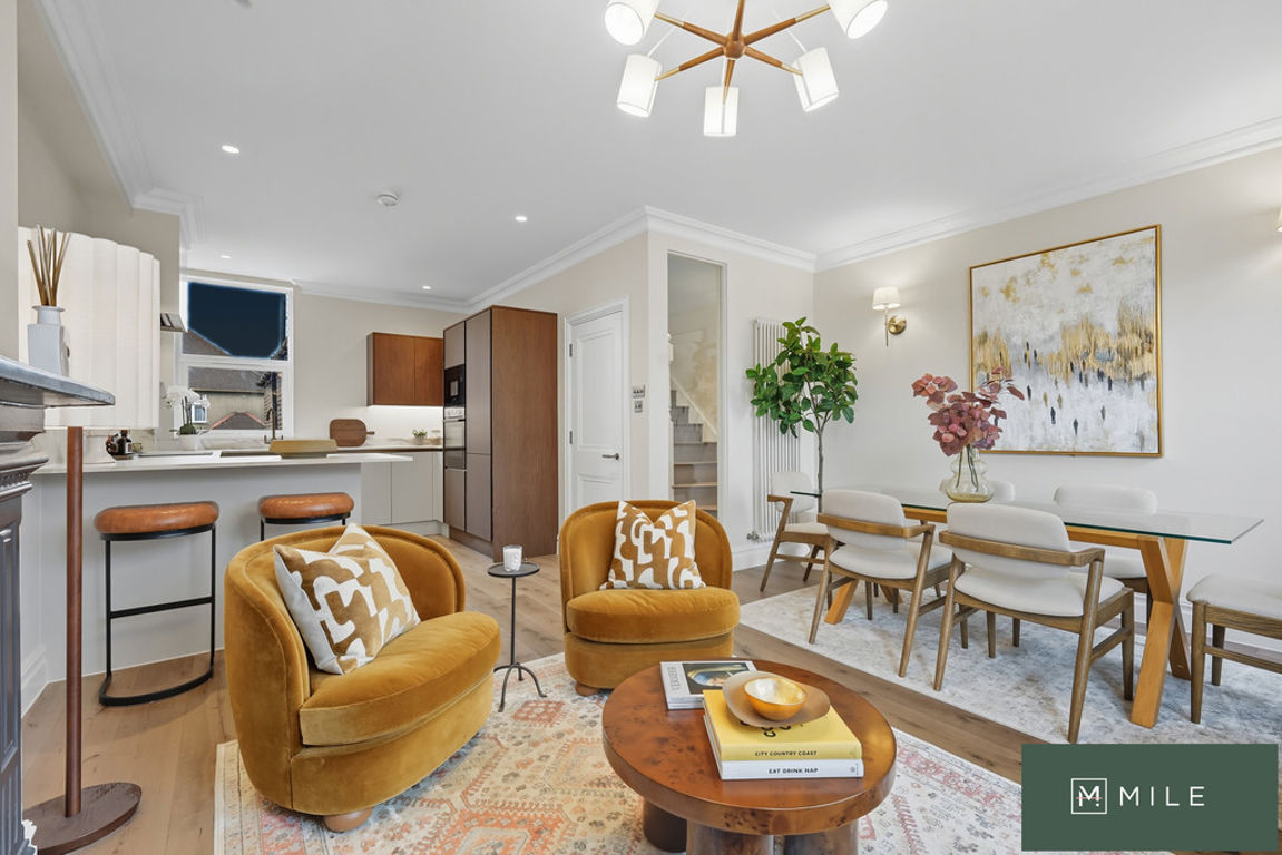3 bed property in Leighton Gardens, London