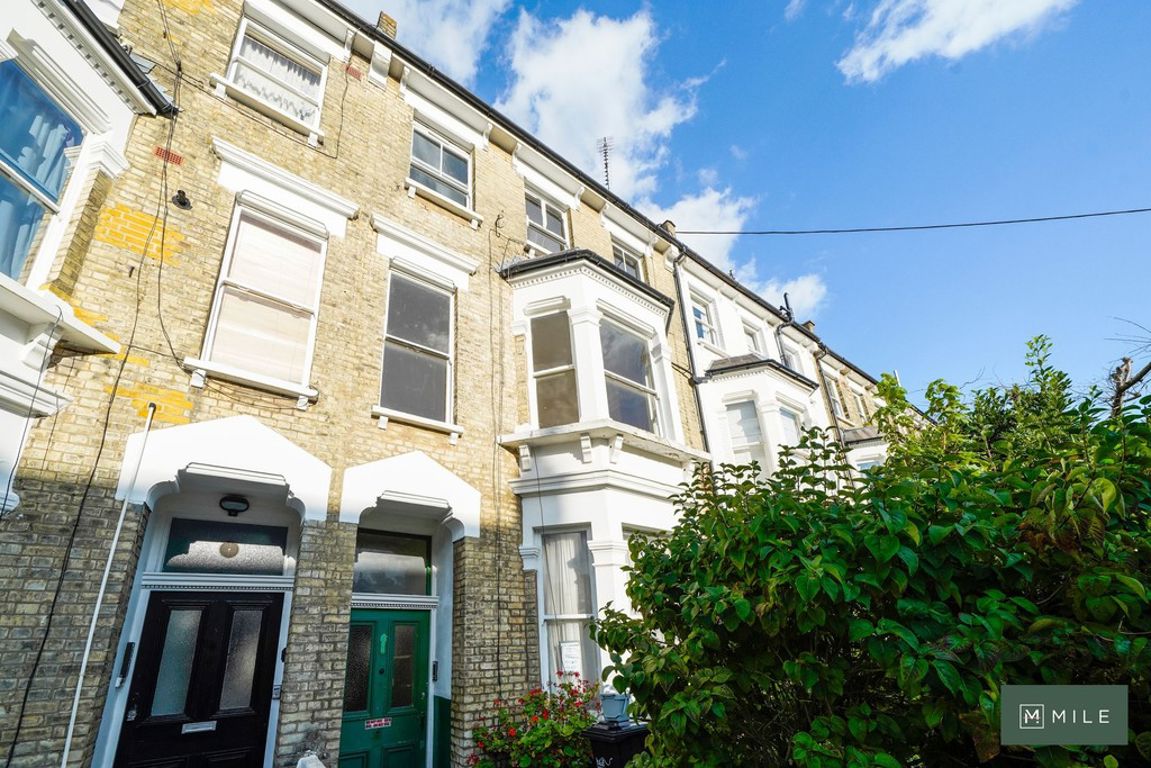 5 bed property in Warbeck Road, London