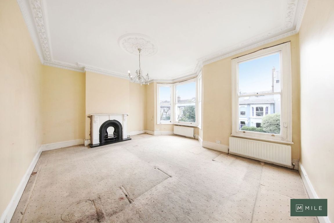 5 bed property in Warbeck Road, London