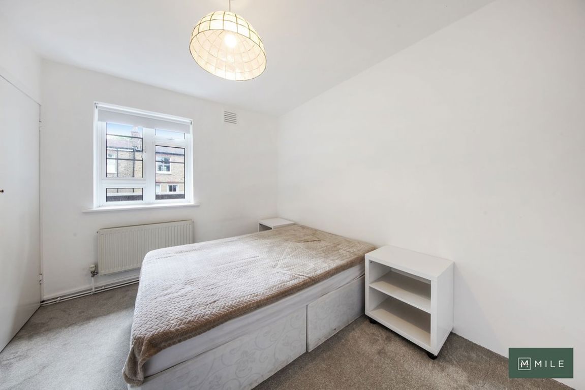 3 bed property in Kelfield Court, London