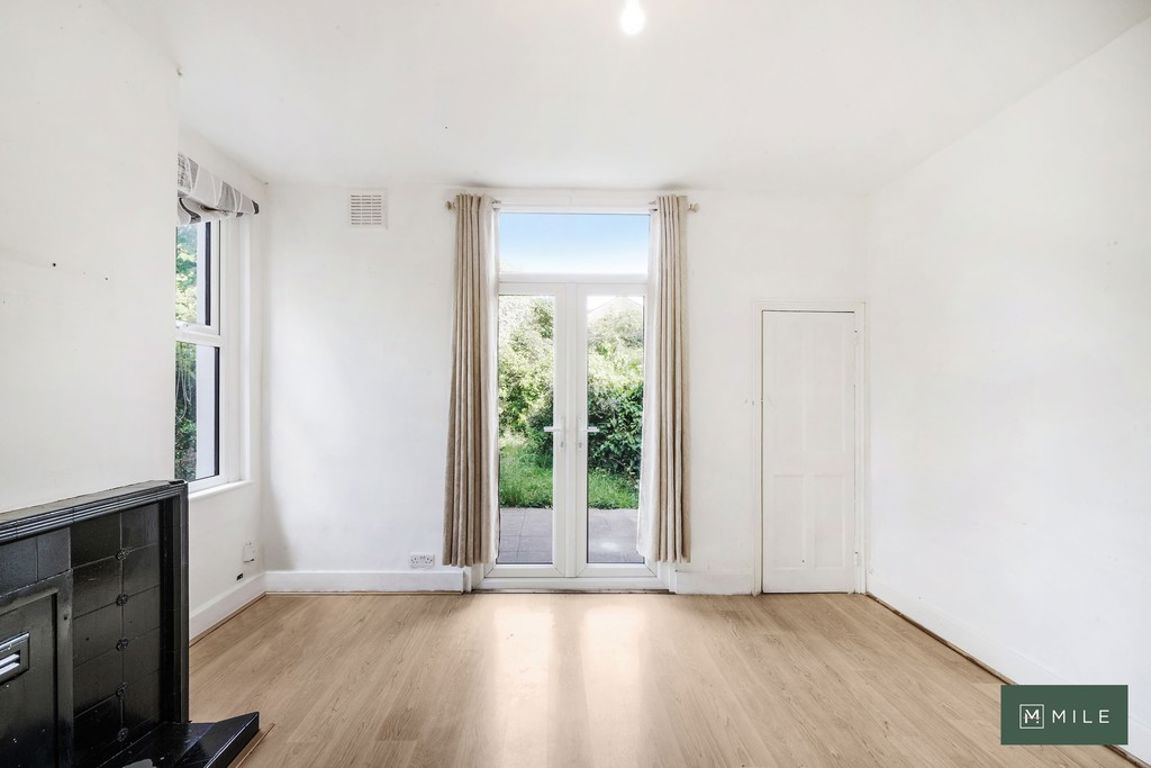 2 bed property in Monson Road, London