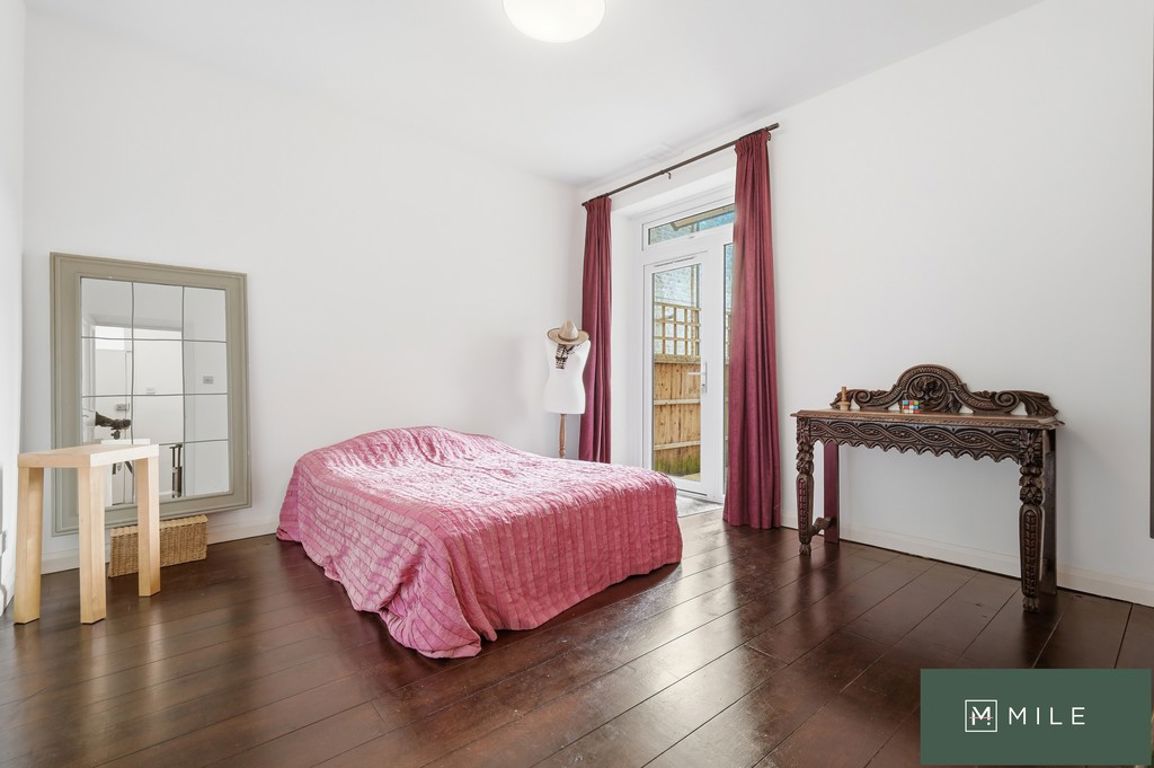 1 bed property in Chevening Road, London