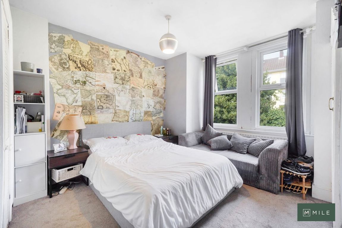 2 bed property in Drayton Road, London