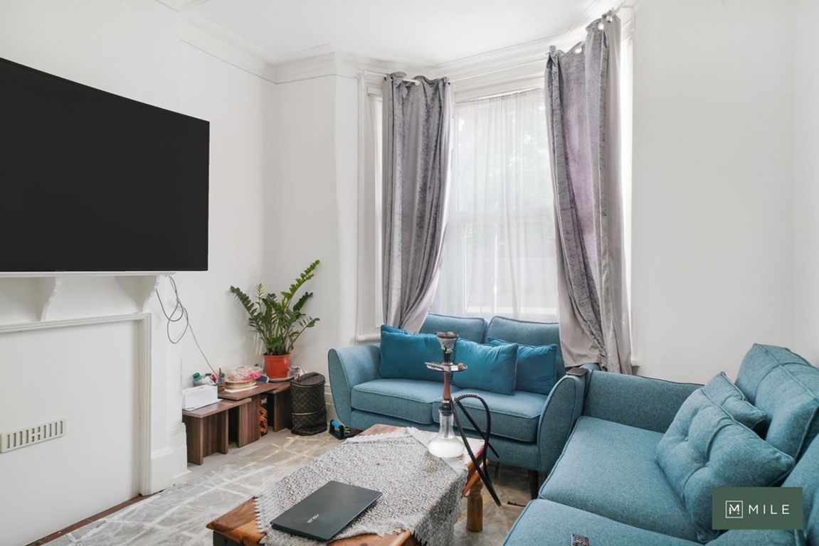 3 bed property in Hillside, London