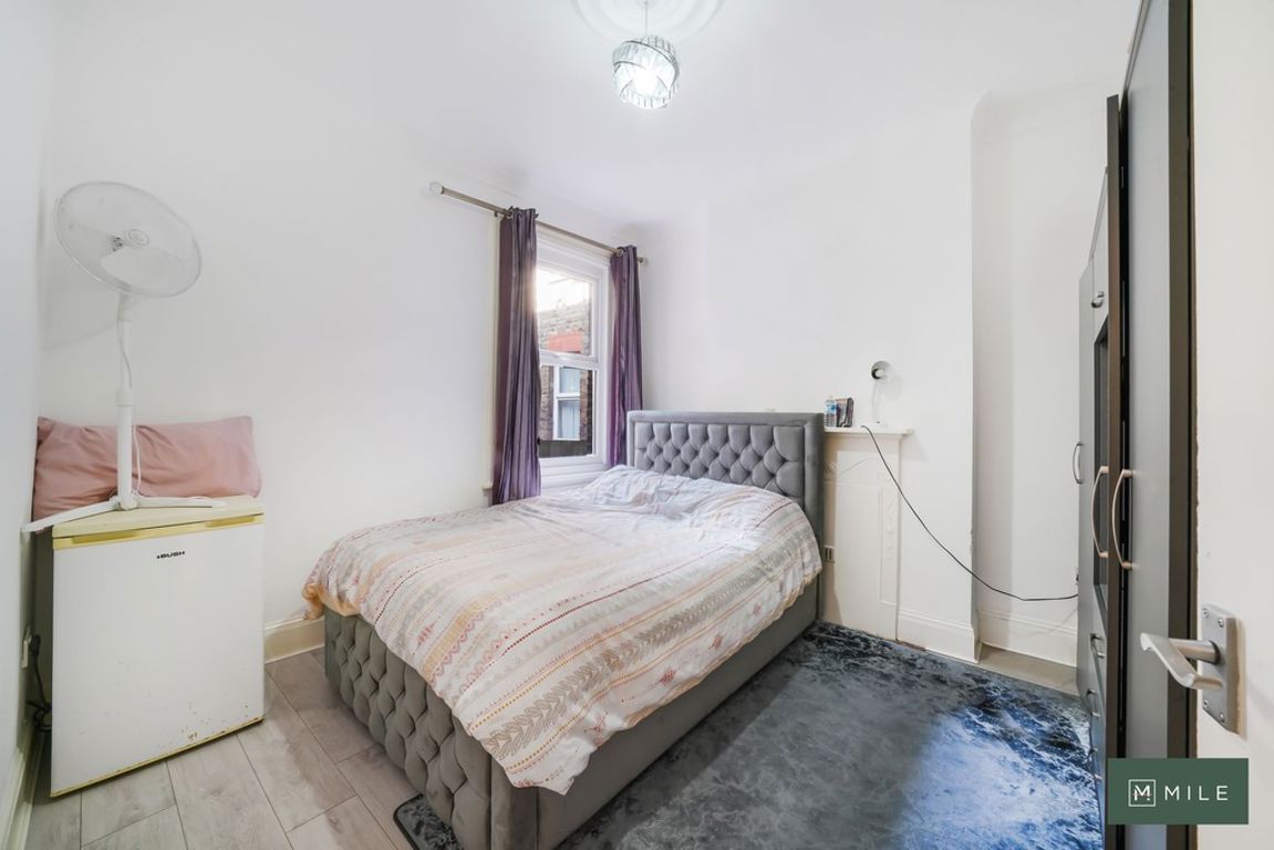 3 bed property in Hillside, London