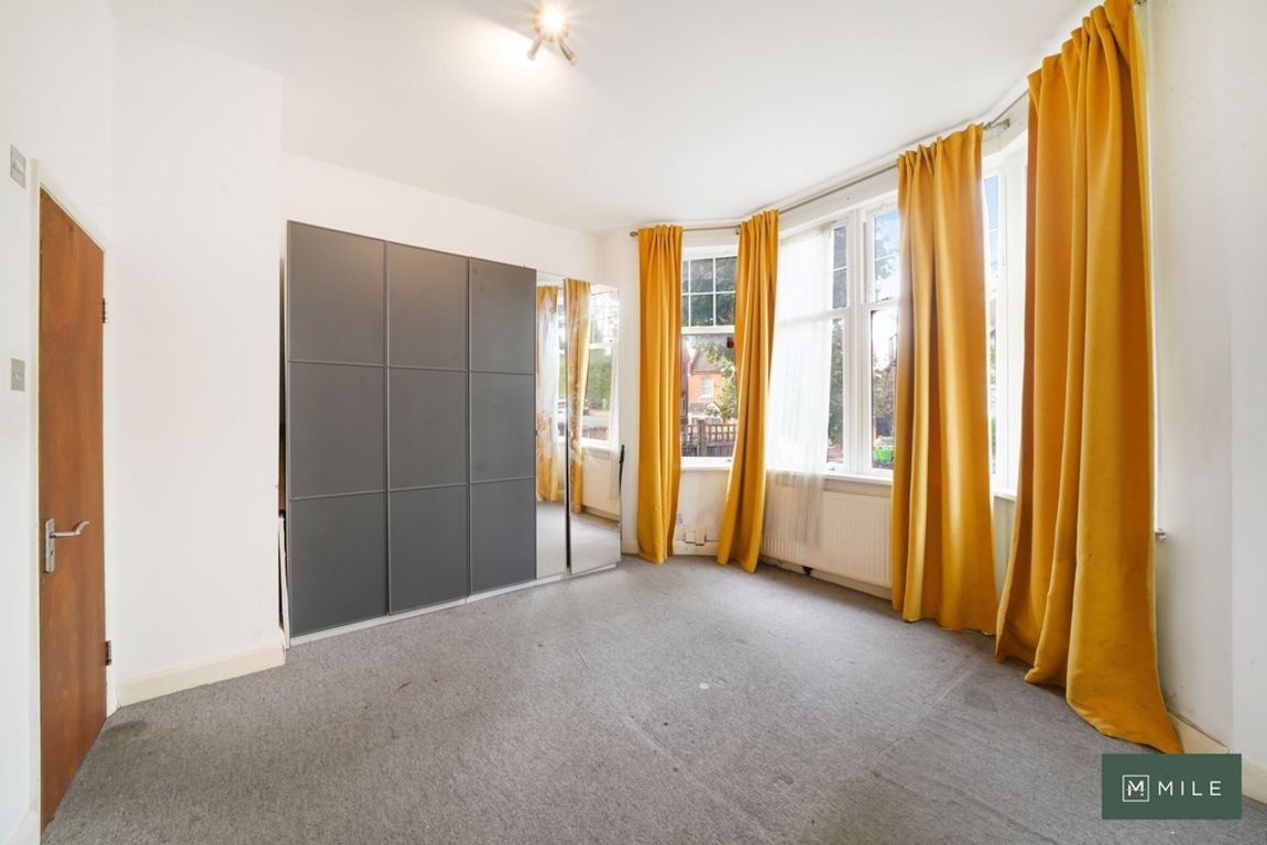 2 bed property in Staverton Road, London