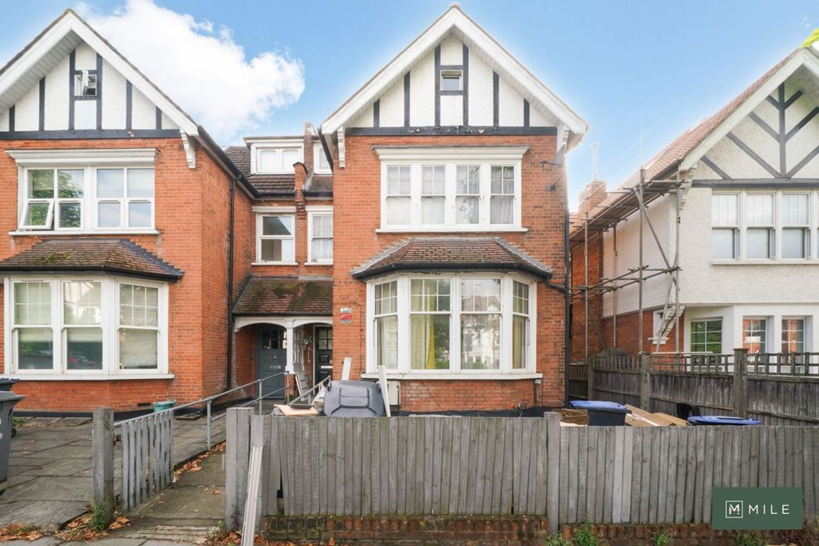 2 bed property in Staverton Road, London