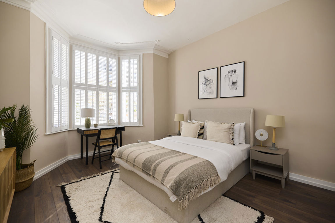 2 bed property in Denholme Road, London