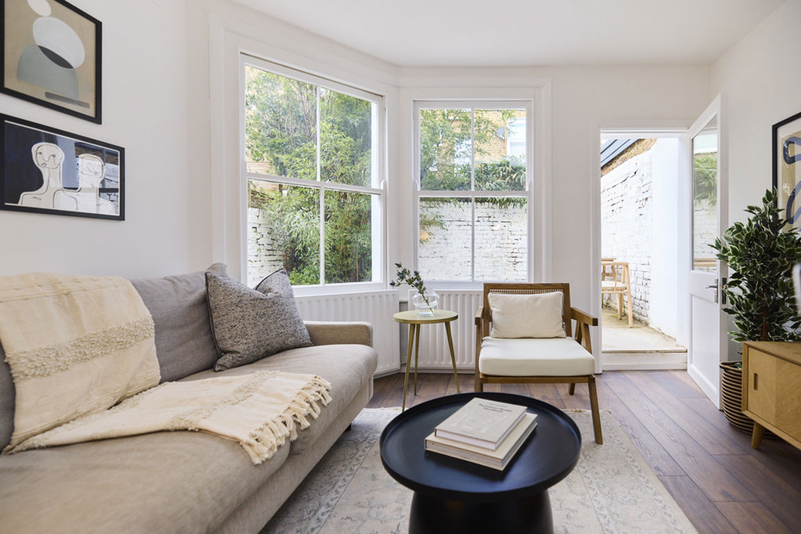 2 bed property in Denholme Road, London