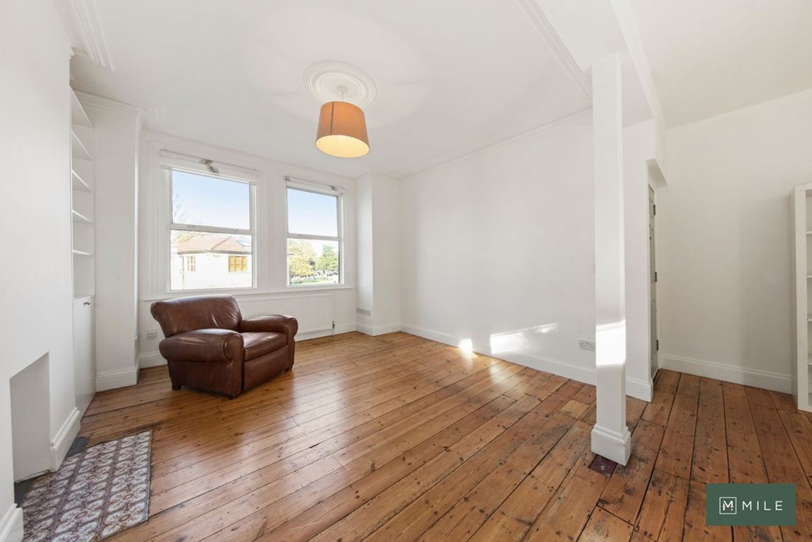 2 bed property in Roundwood Road, London