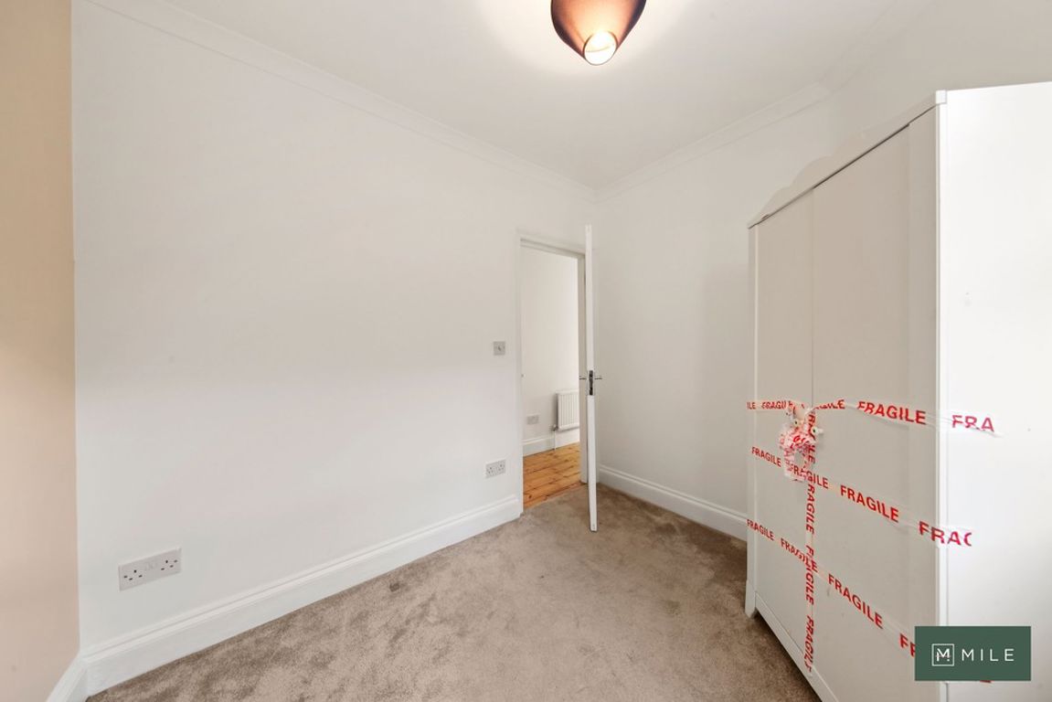 2 bed property in Roundwood Road, London