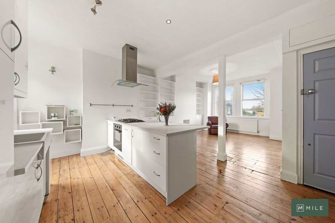 2 bed property in Roundwood Road, London