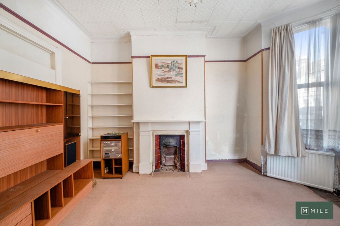 3 bed property in Purves Road, London