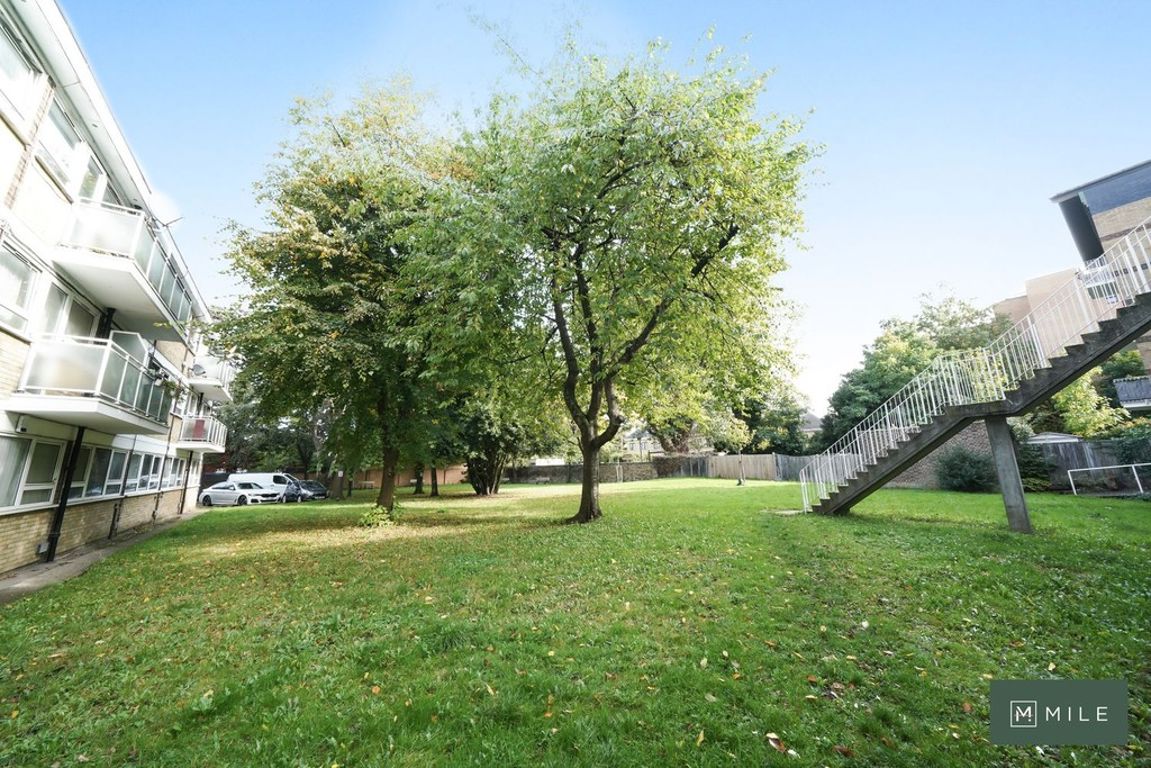 2 bed property in Willesden Lane, London