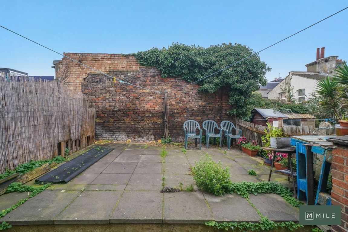 4 bed property in Grange Road, London