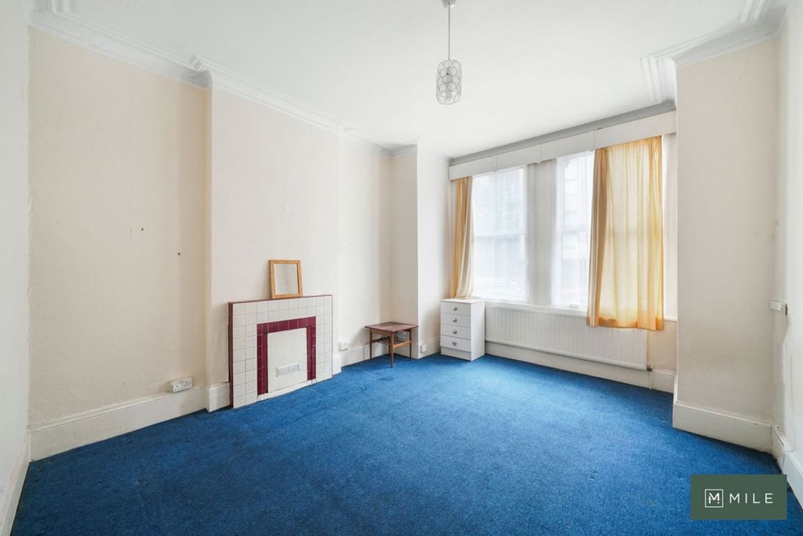 4 bed property in Grange Road, London