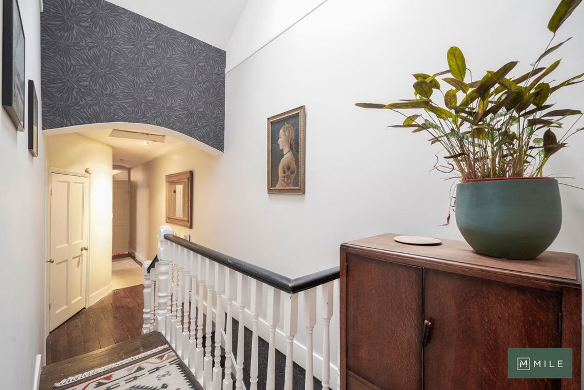 2 bed property in St Johns Avenue, London