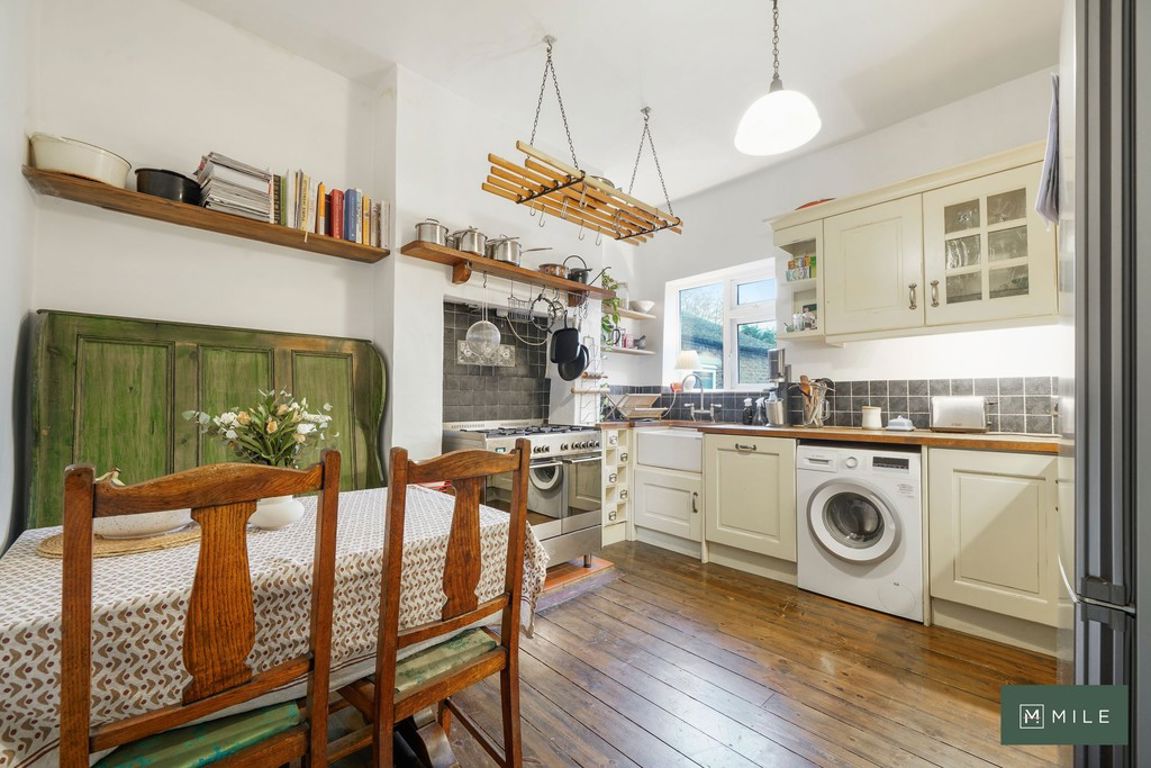 2 bed property in St Johns Avenue, London