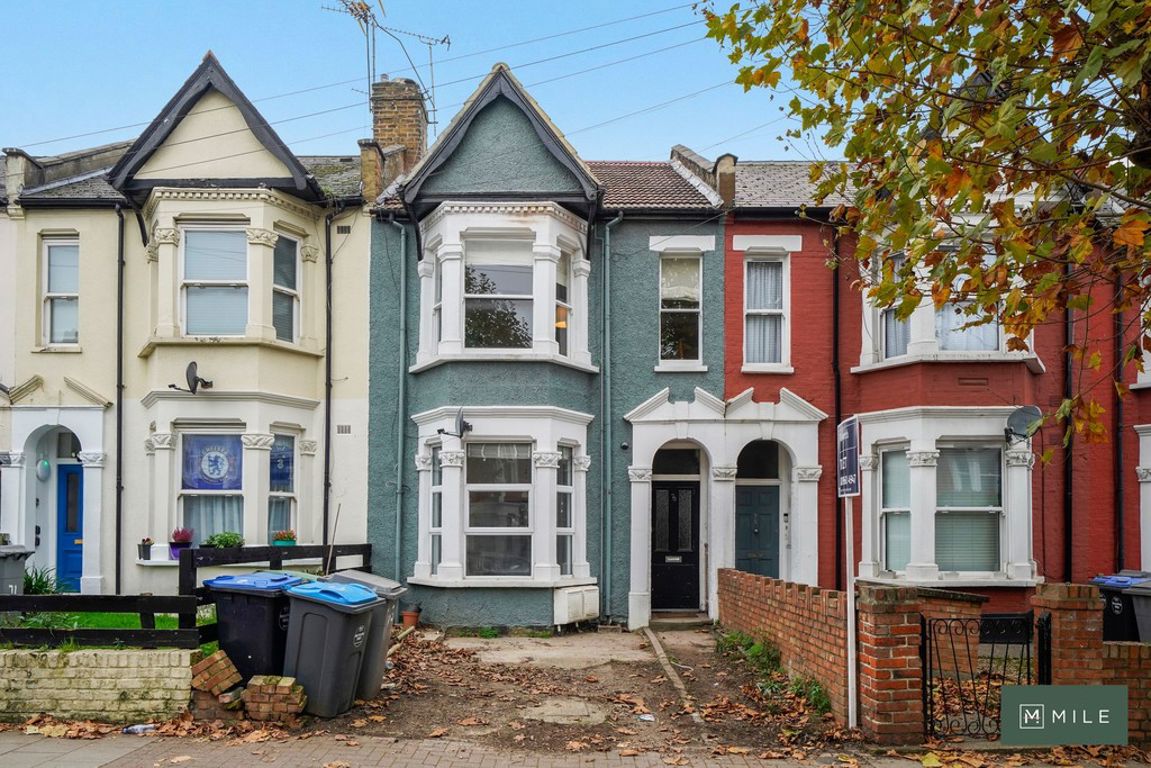 2 bed property in St Johns Avenue, London
