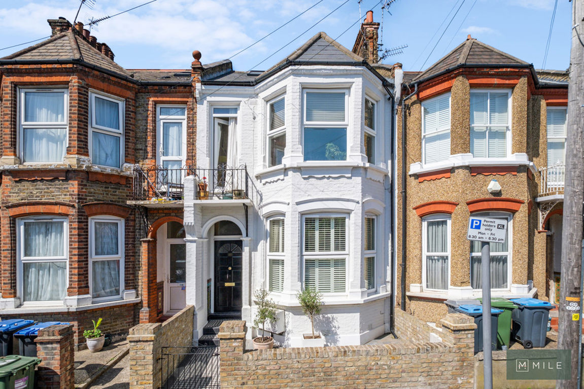2 bed property in Bathurst Gardens, London