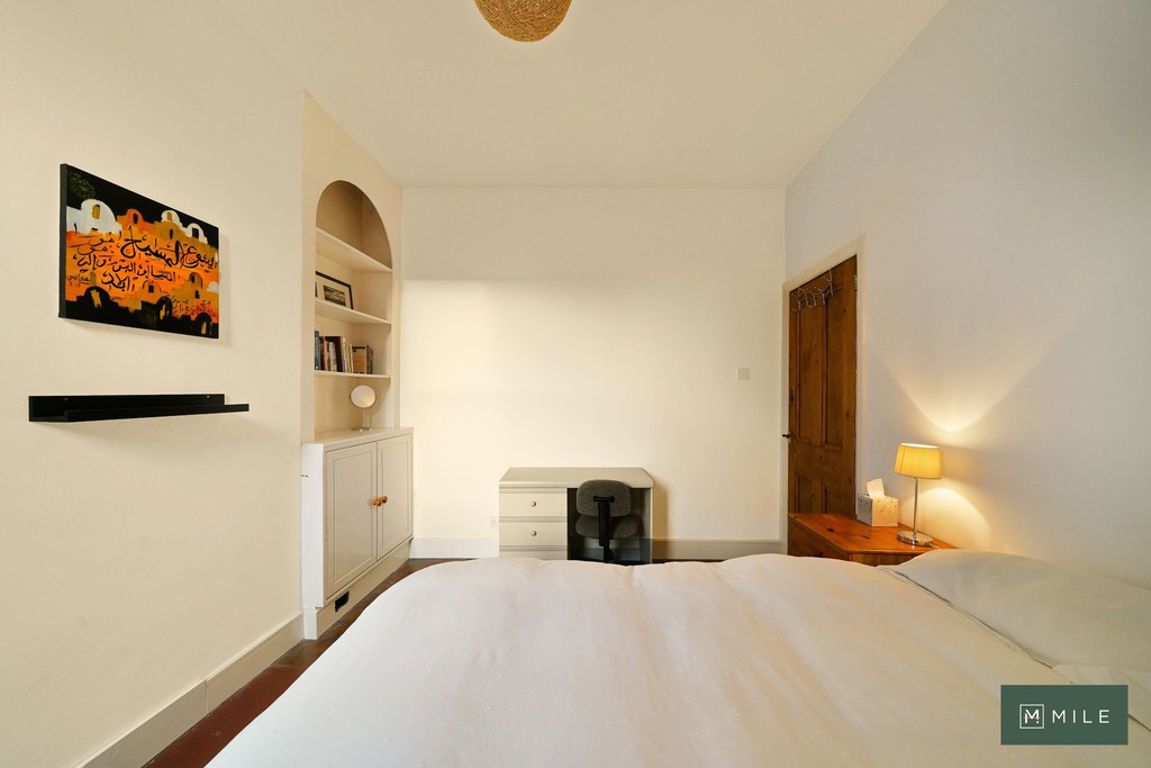 5 bed property in Leghorn Road, London