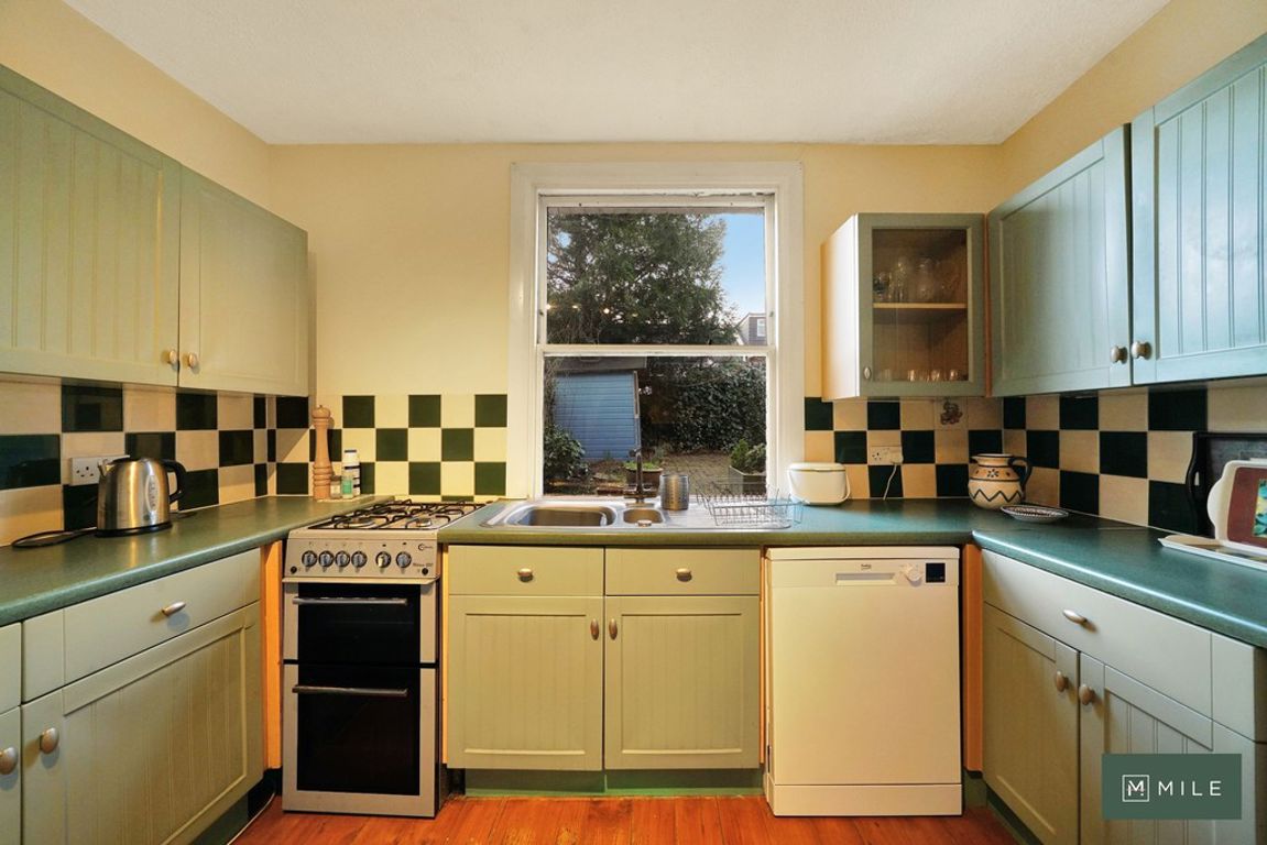 5 bed property in Leghorn Road, London