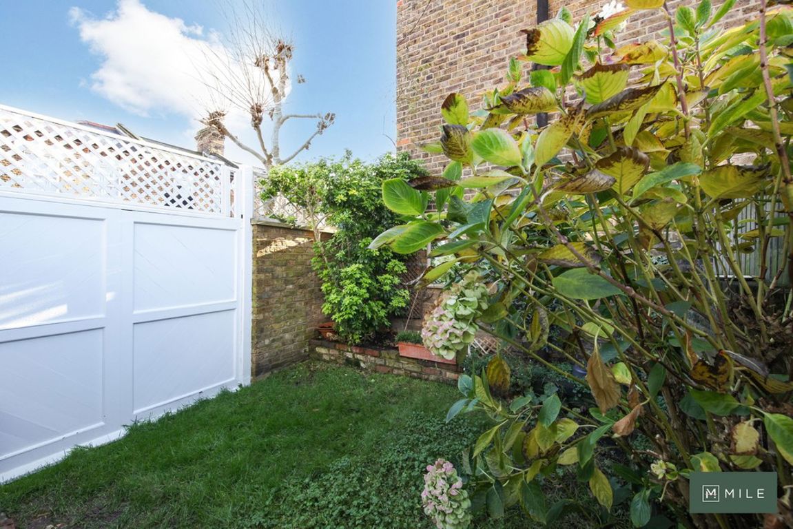 2 bed property in Oliphant Street, London