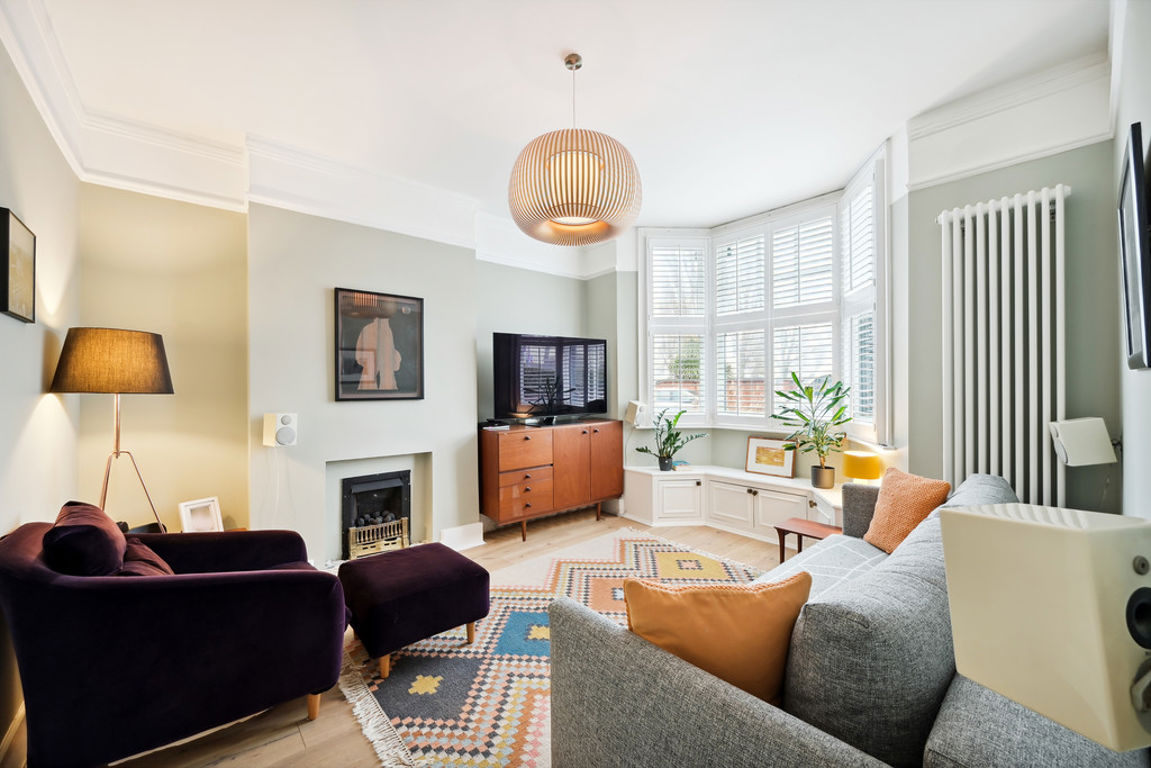 2 bed property in Roundwood Road, London