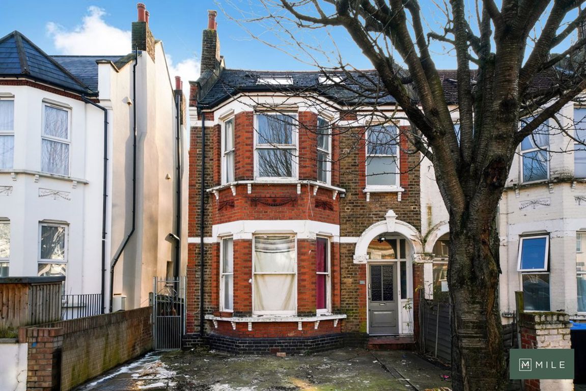 5 bed property in Greenhill Road, London