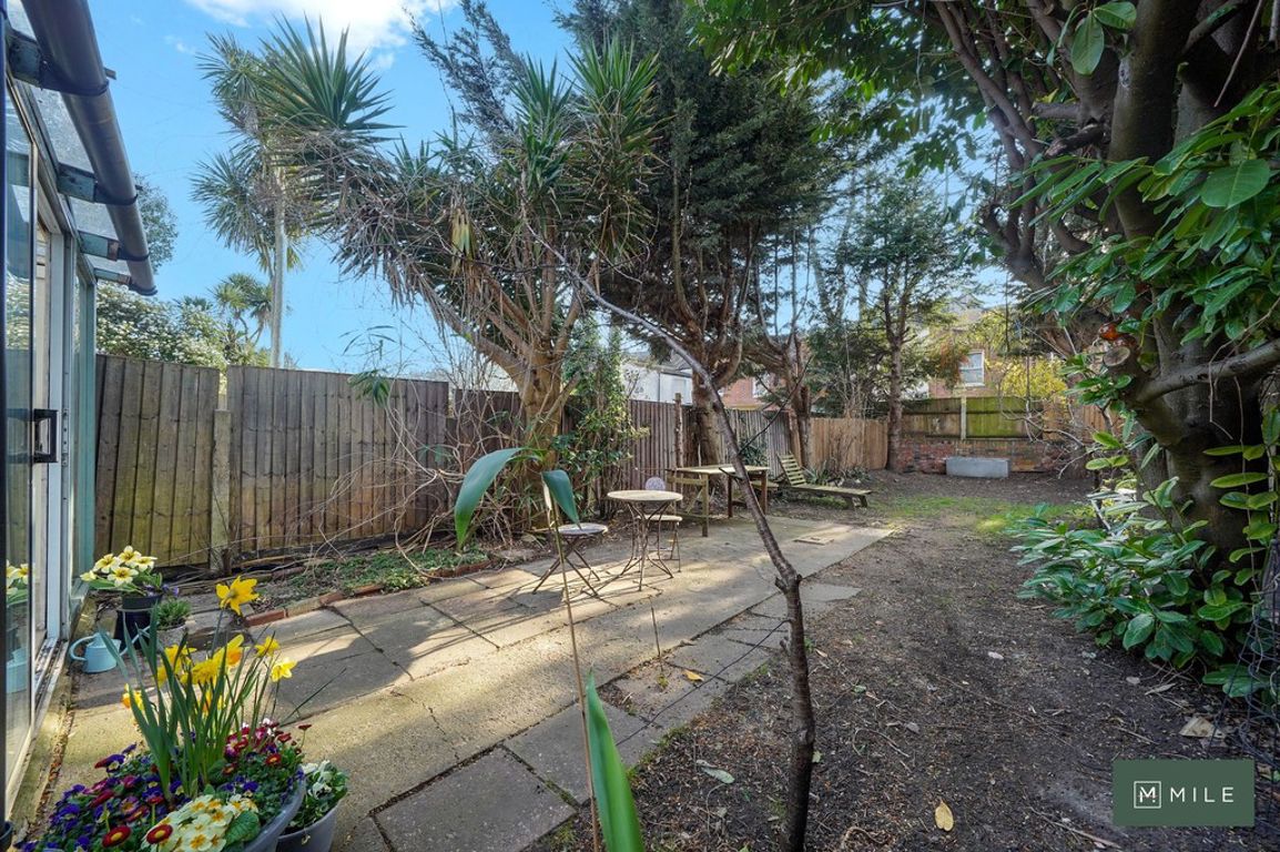 2 bed property in St Johns Avenue, London