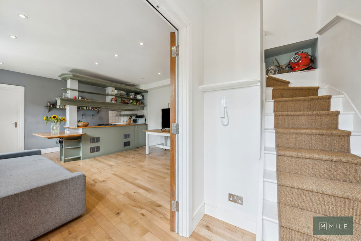 2 bed property in Southern Row, London
