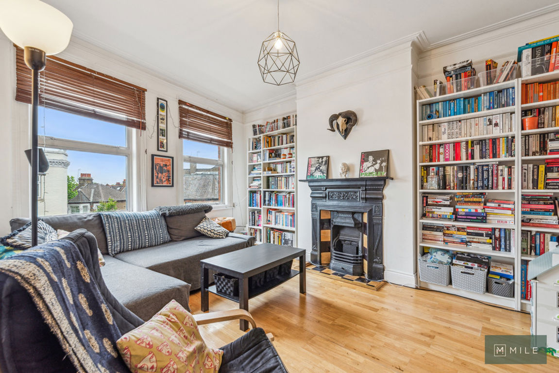2 bed property in High Road, London
