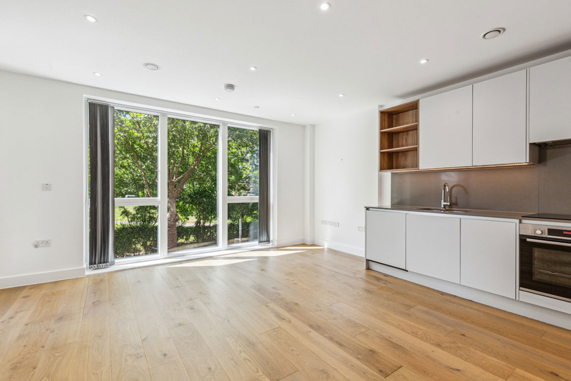 1 bed property in Third Avenue, London