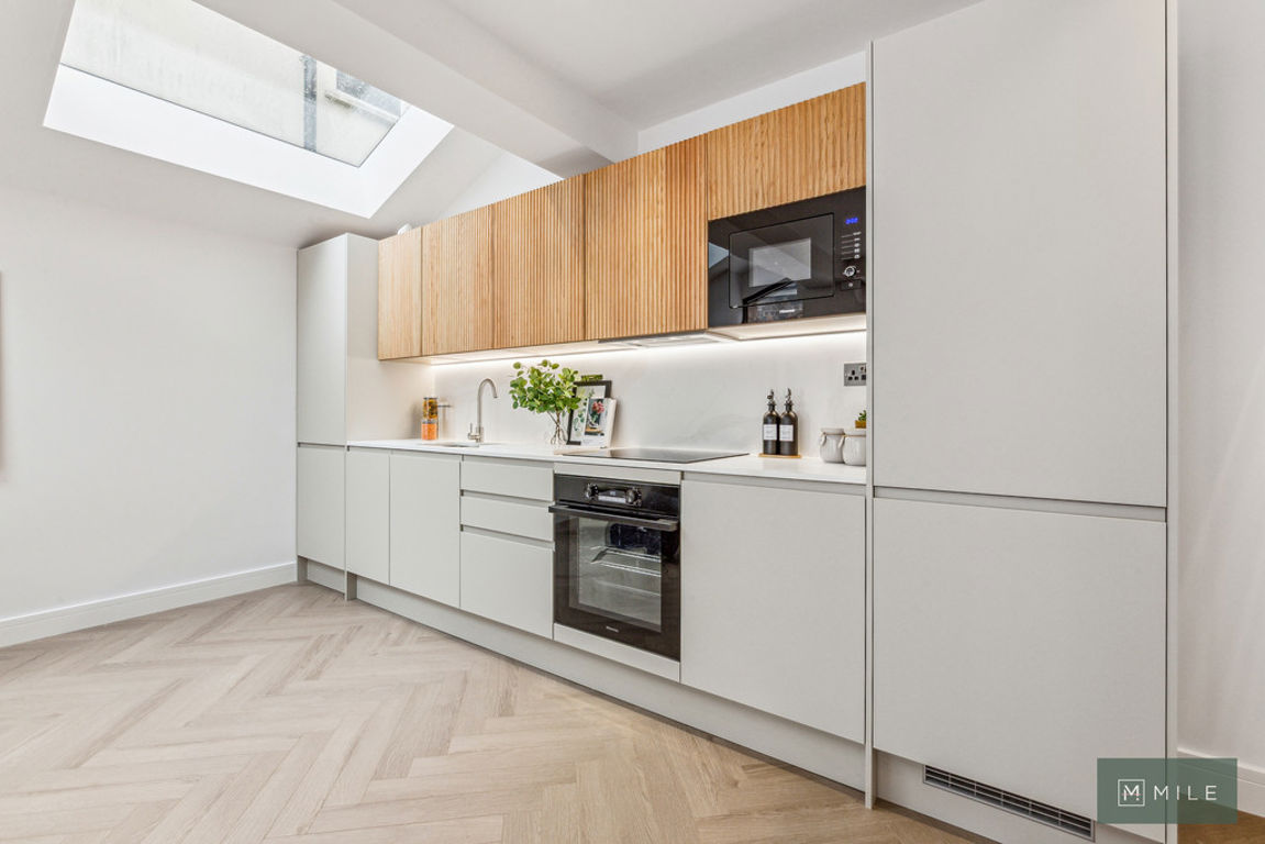 2 bed property in Ponsard Road, London