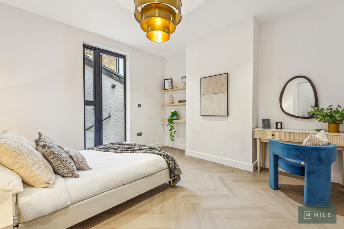 2 bed property in Ponsard Road, London